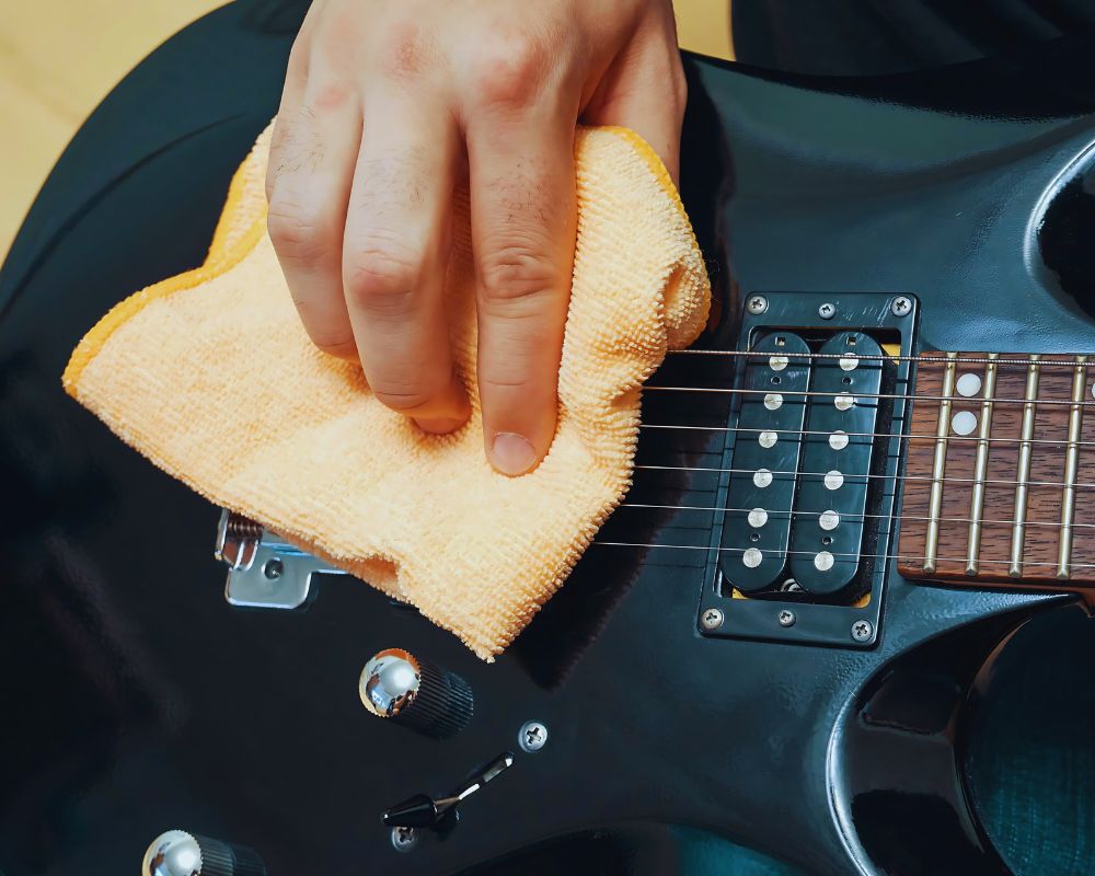 Como Limpar Guitarra Corretamente