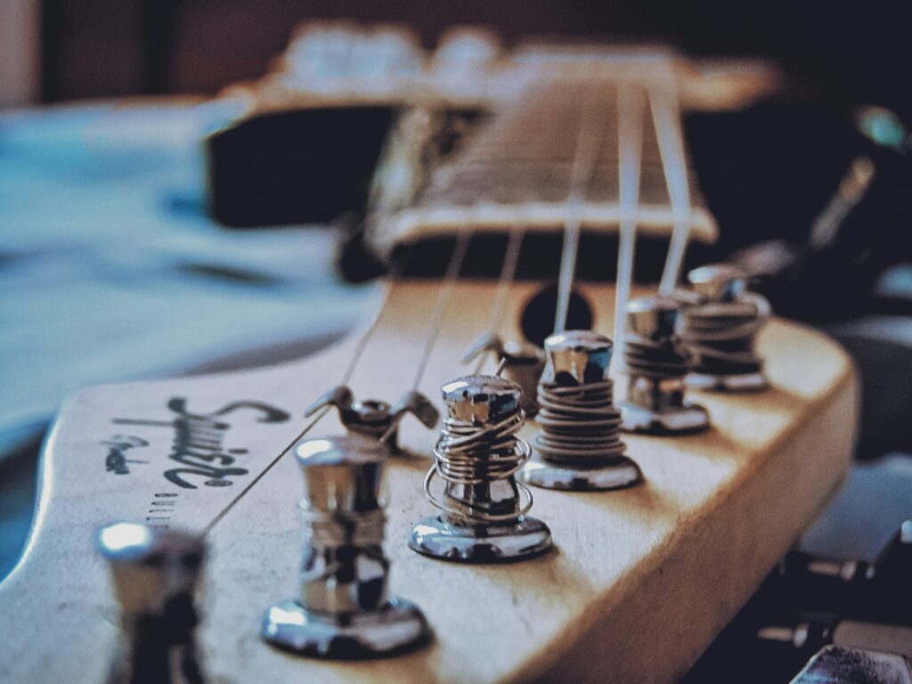 Imagem de cordas em uma guitarra